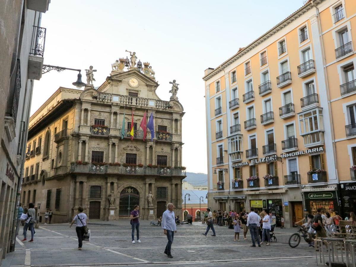 El Oasis De La Estafeta Apartman Pamplona Kültér fotó